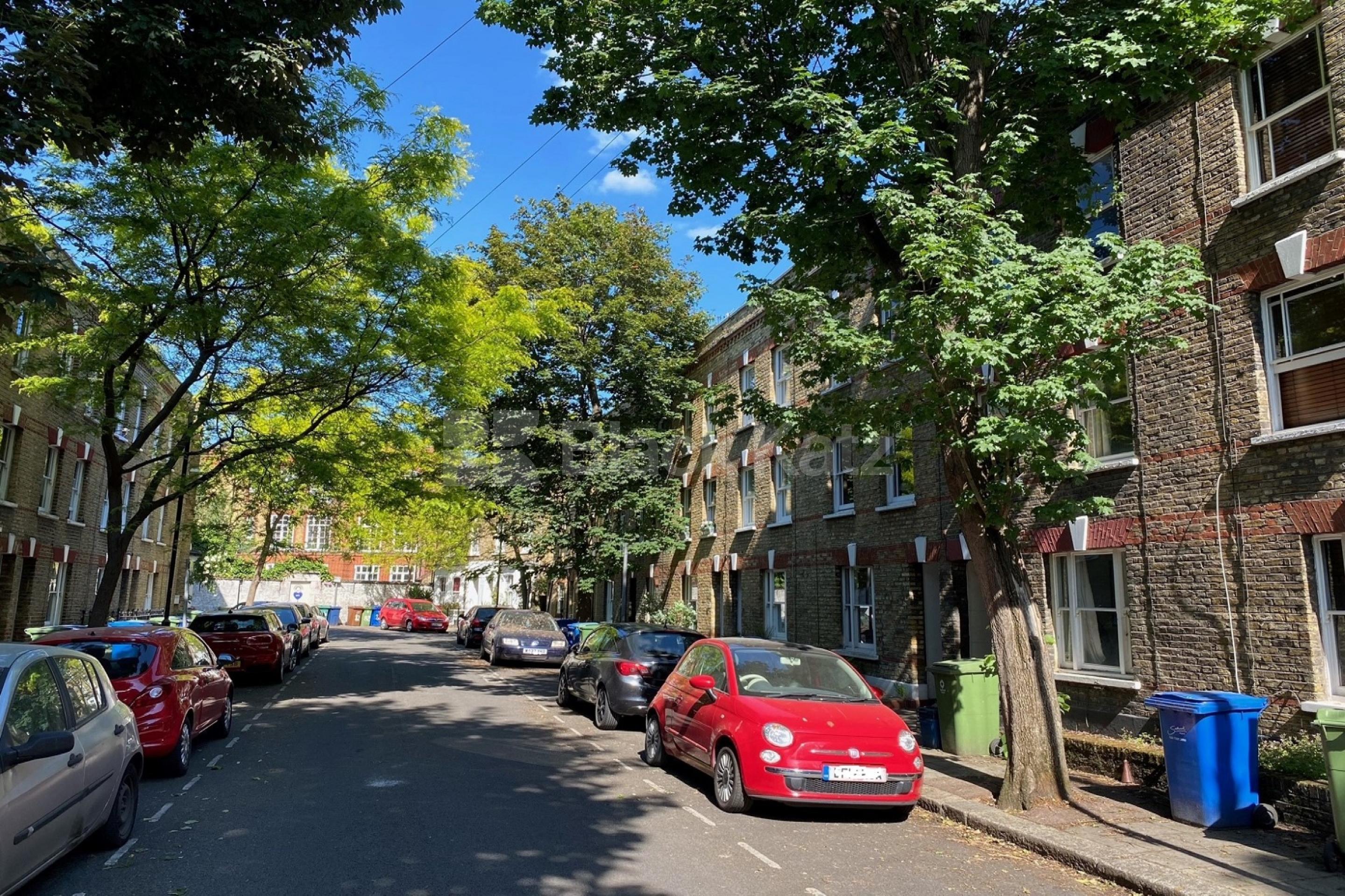 Stylish Georgian town house over three floors, two bathrooms & patio garden   Henshaw Street, Elephant and Castle SE17
